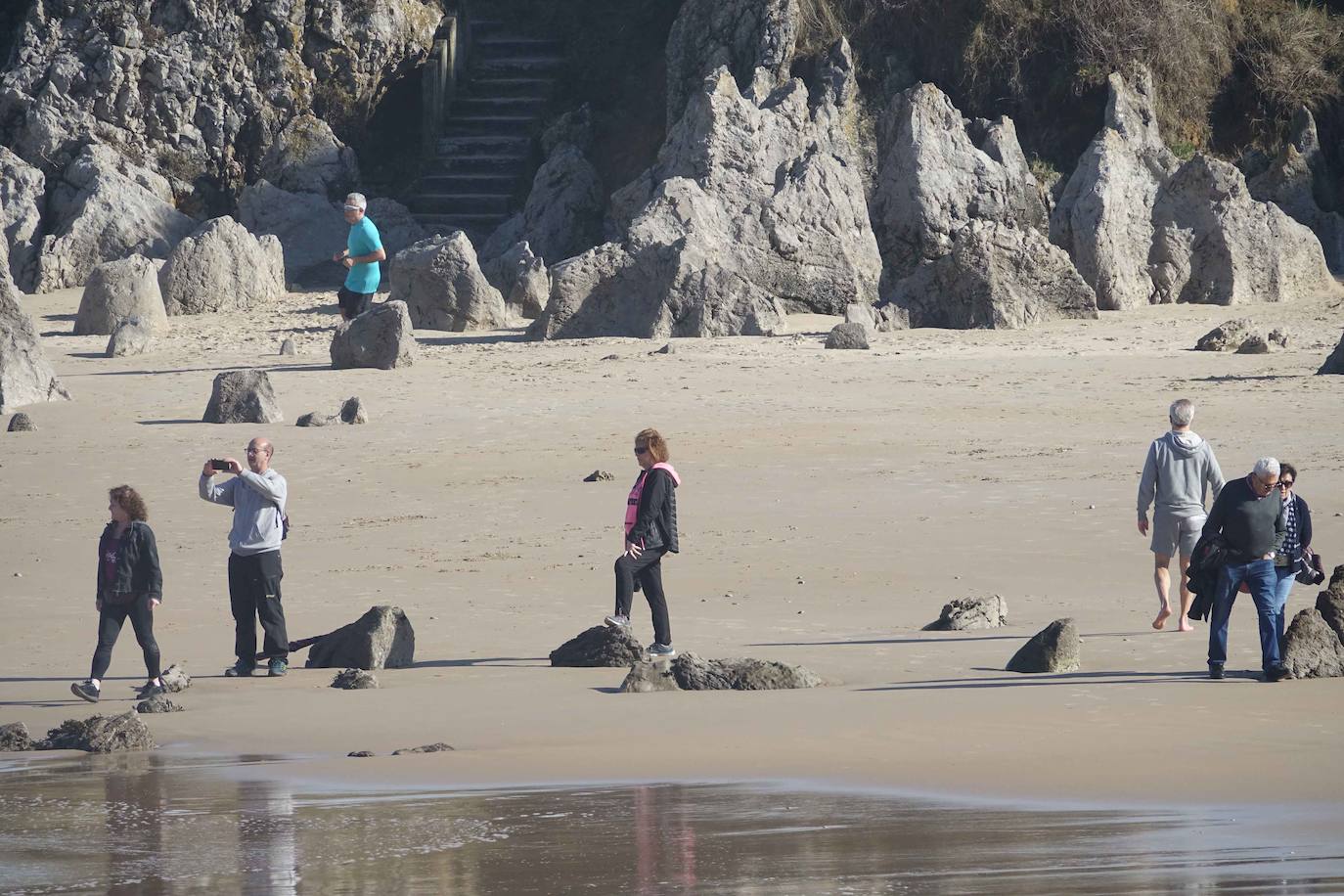 Un anticiclón sobre el norte de África es el responsable de este 'veranillo' que durará hasta el martes, según confirma la Aemet