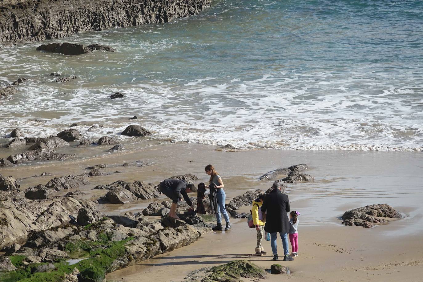 Un anticiclón sobre el norte de África es el responsable de este 'veranillo' que durará hasta el martes, según confirma la Aemet