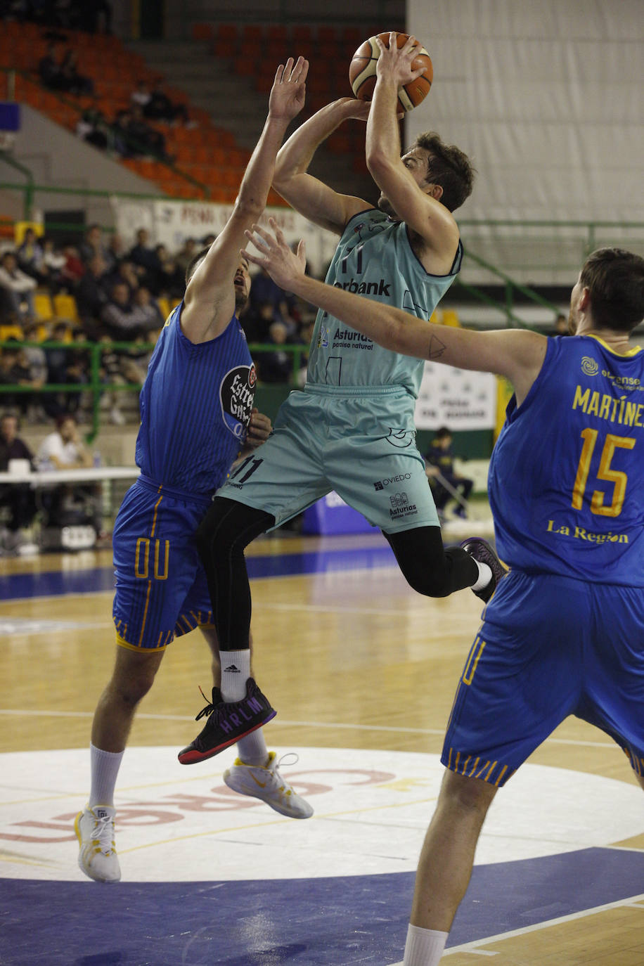 El conjunto ovetense se impuso al Ourense, consiguiendo así su segudna victoria consecutiva.