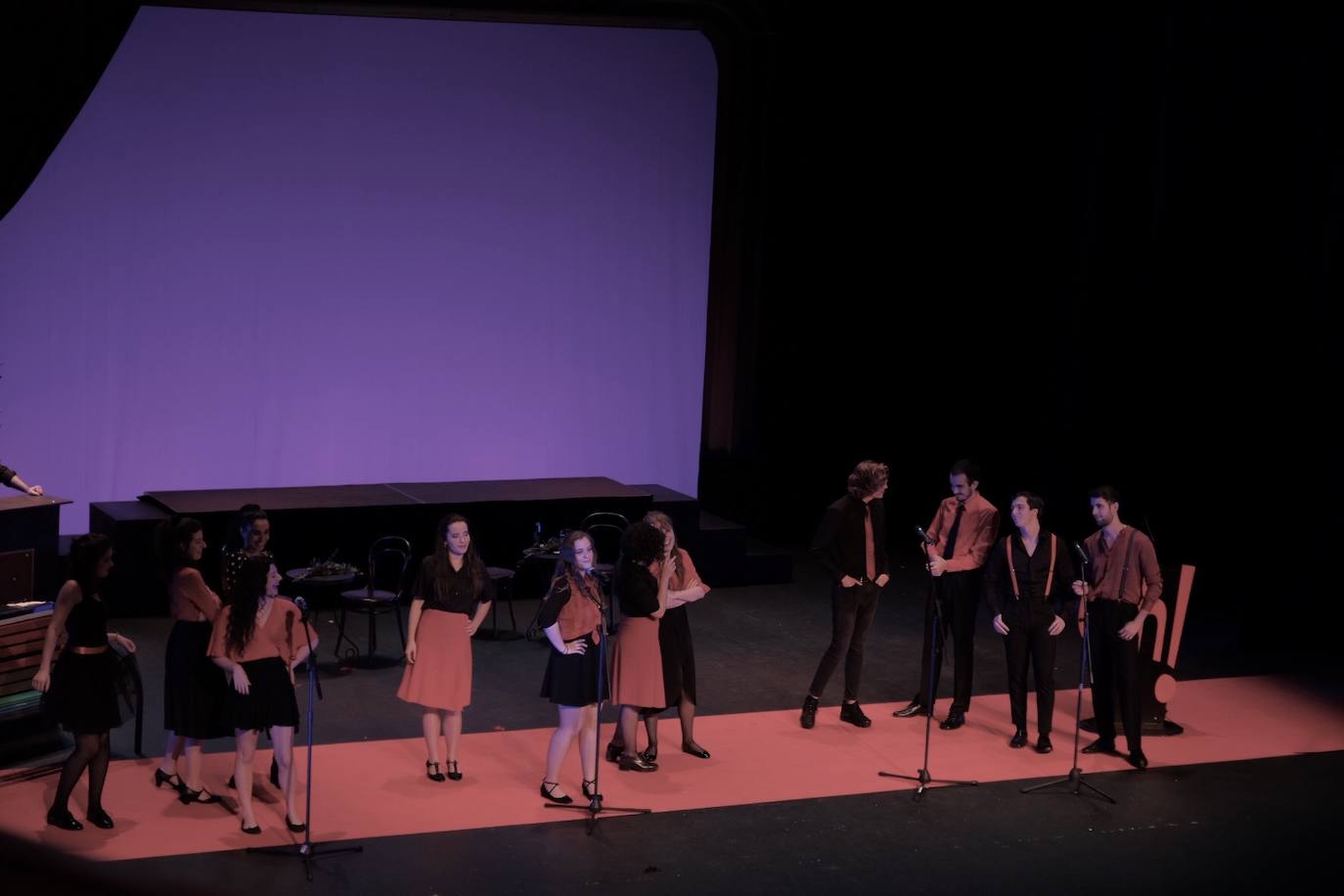 Laura Piquero recogió emocionada el premio a la mejor actriz en una gala que rindió homenaje póstumo a su padre, Alberto, y a Silvino Torre 'Bojiganga' se hace con cuatro galardones, 'Corín' con dos y 'Celeste' gana al mejor infantil