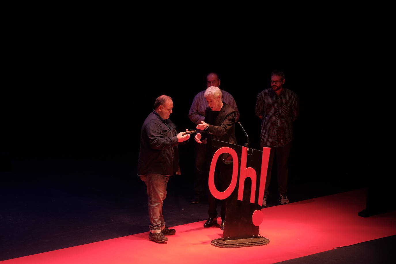 Laura Piquero recogió emocionada el premio a la mejor actriz en una gala que rindió homenaje póstumo a su padre, Alberto, y a Silvino Torre 'Bojiganga' se hace con cuatro galardones, 'Corín' con dos y 'Celeste' gana al mejor infantil