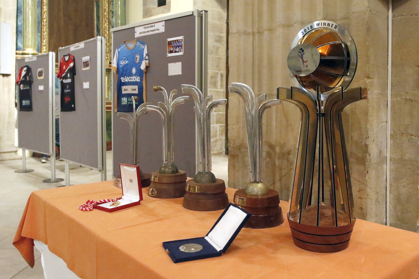El laureado club gijonés organizó un acto para agradecer el apoyo de sus patrocinadores y repasar sus 25 años de historia 