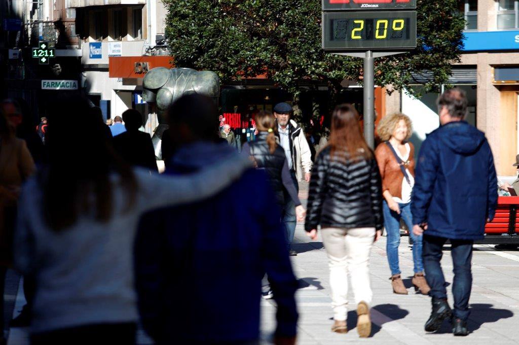 Un anticiclón sobre el norte de África es el responsable de este 'veranillo' que durará hasta el martes, según confirma la Aemet