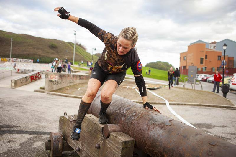 El entorno de Cimadevilla y el Puerto deportivo de Gijón acogieron este sábado la celebración de la Urban Race Gijón.