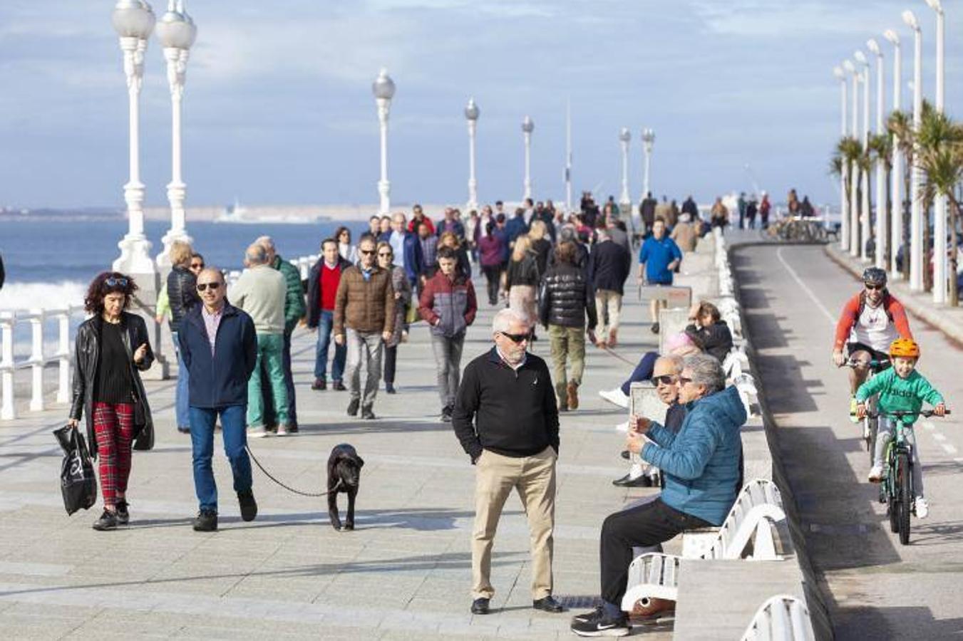 Un anticiclón sobre el norte de África es el responsable de este 'veranillo' que durará hasta el martes, según confirma la Aemet