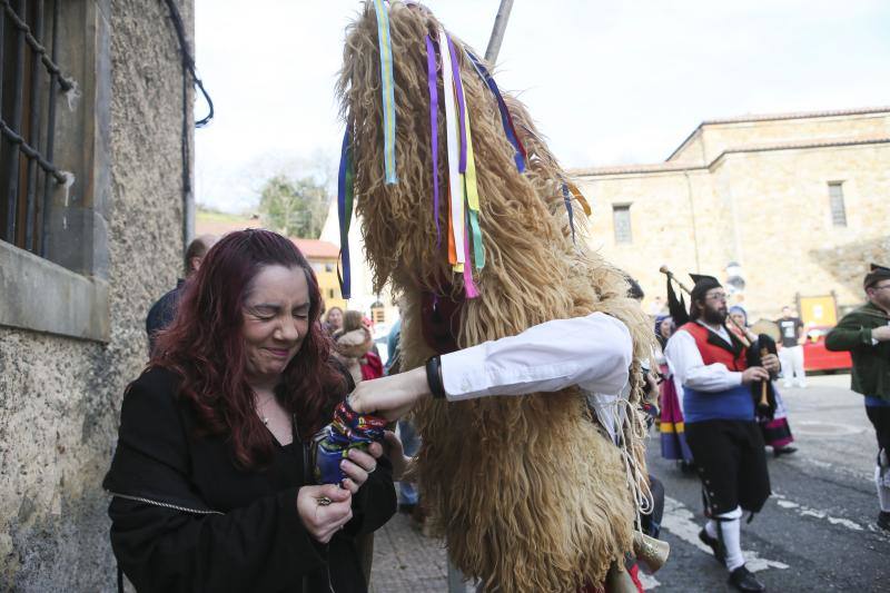 Esta fiesta fue una ocasión especial para reivindicar la asturiania y denunciar la situación de la región a través del humor 