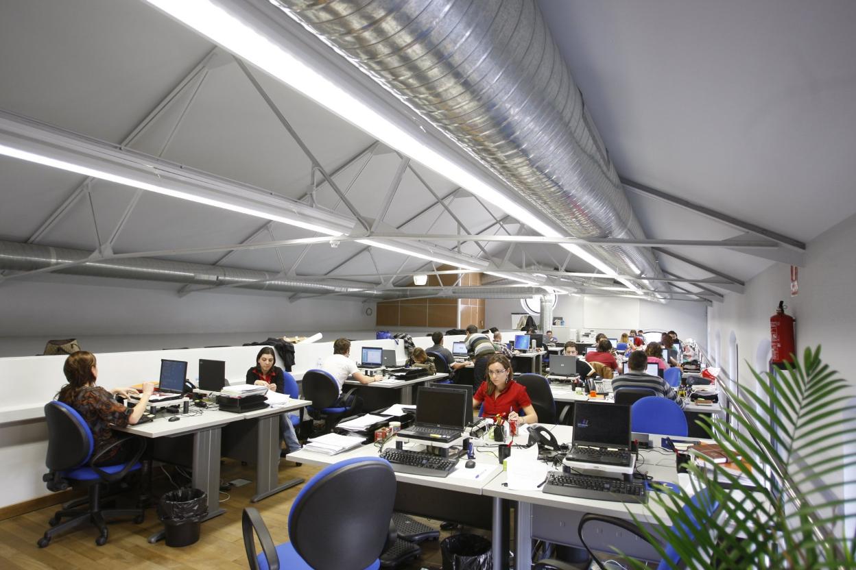 Trabajadores en las instalaciones de Satec en La Curtidora. 