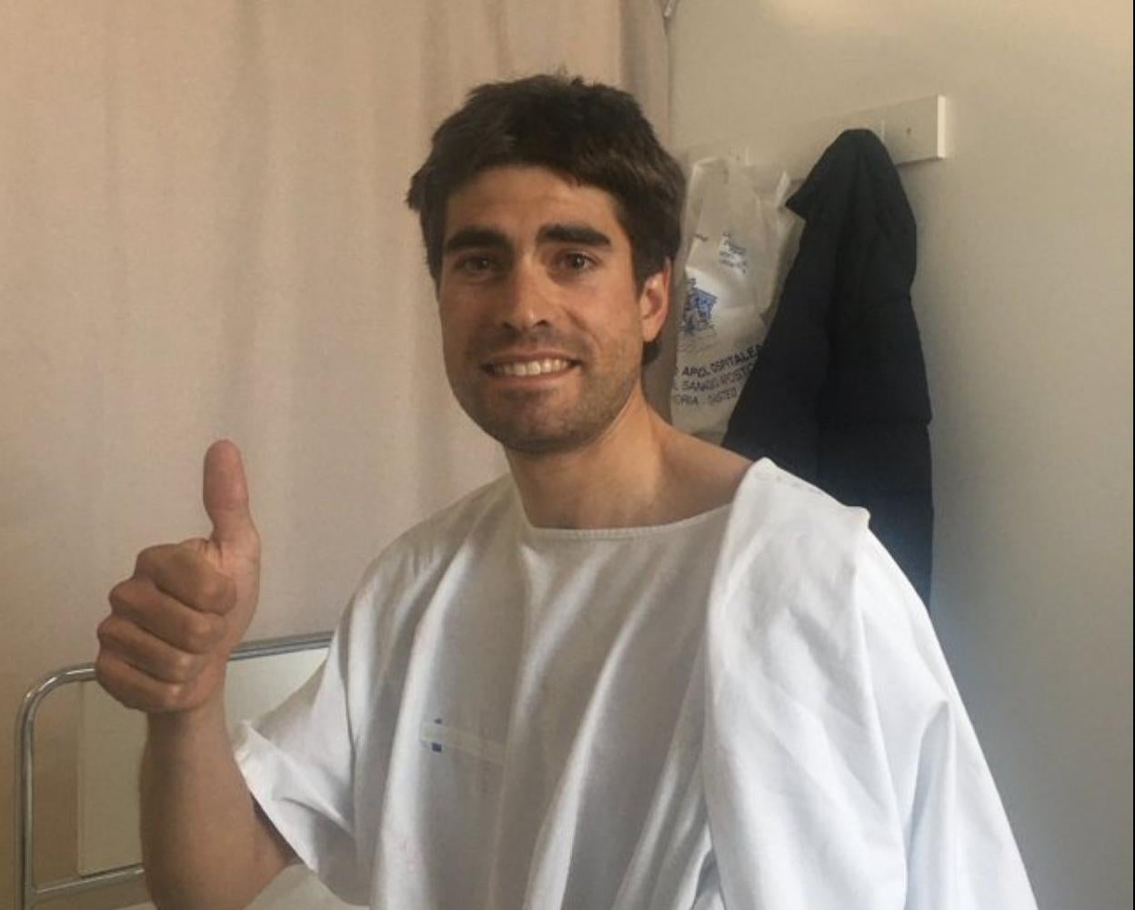 Mikel Landa publicó una foto en el hospital donde pasó una revisión.