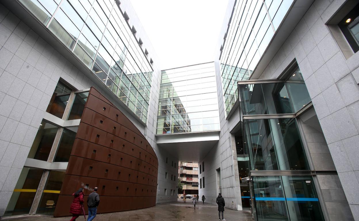 La Audiencia Provincial de Oviedo. 