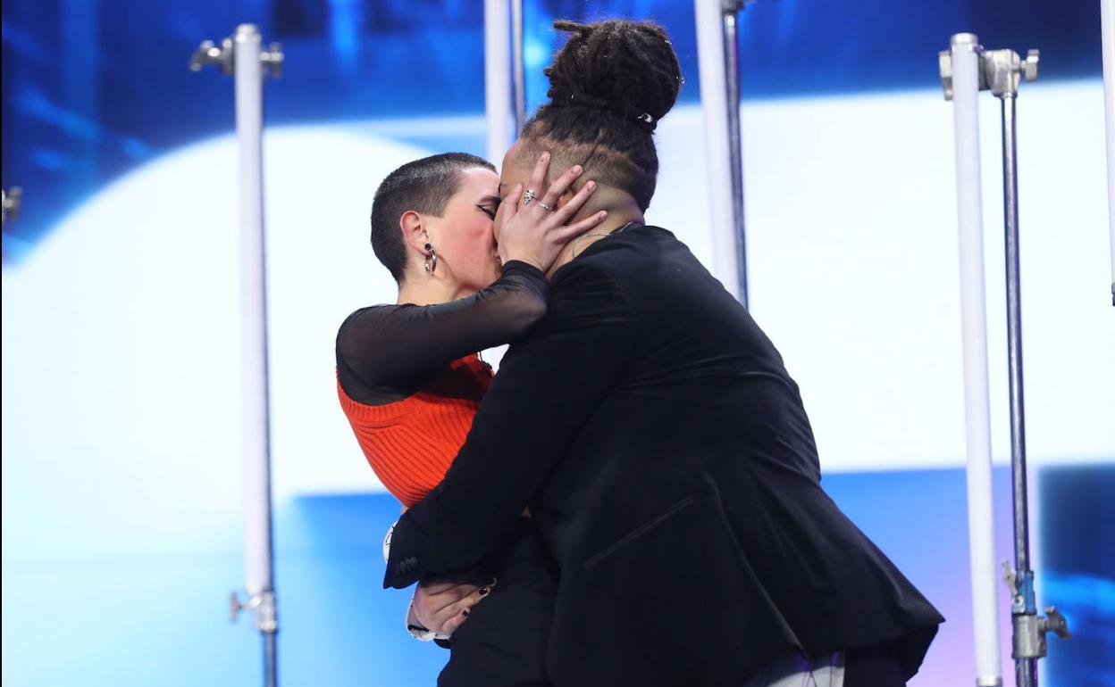 l beso entre Eli y su novia durante la Gala 3 de Operación Triunfo. 