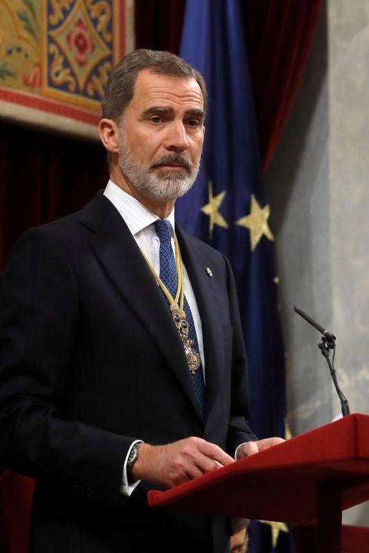 El rey Felipe VI, doña Letizia y sus hijas, la princesa Leonor y la Infanta Sofía, han presidido en el Congreso el acto oficial de inicio de la XIV Legislatura.