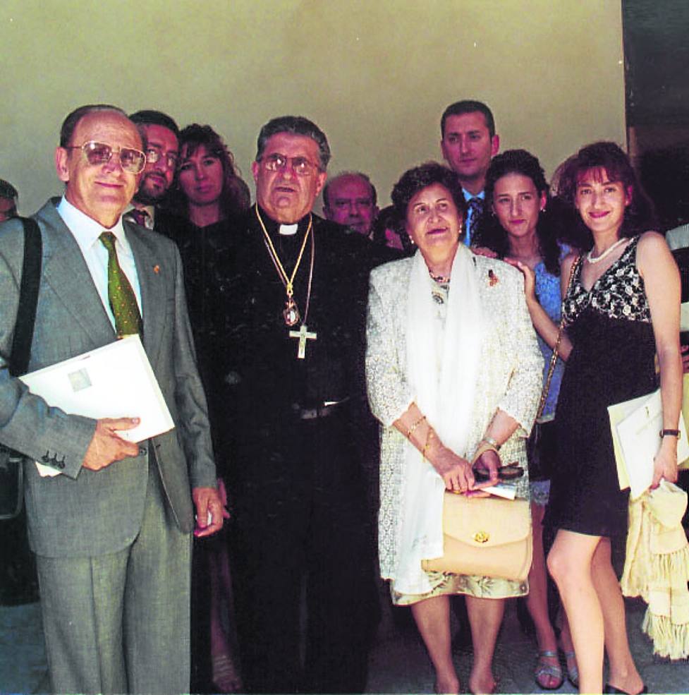 Con su familia. El día que recogió la Medalla de Oro de Castilla-La Mancha. :: caicoya