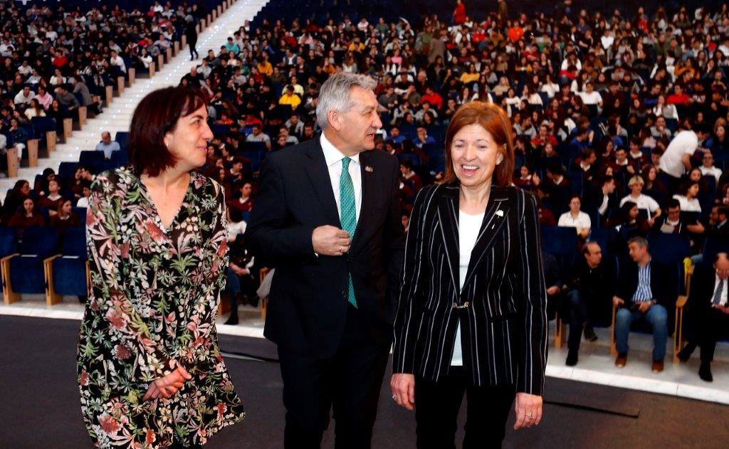 Más de 7.000 alumnos pasarán por los stands de la diferentes escuelas y facultades que la Universidad de Oviedo Palacio de Exposiciones y Congresos de la capital asturiana. La EBAU para la gran mayoría tendrá lugar los días 3, 4 y 5 de junio.