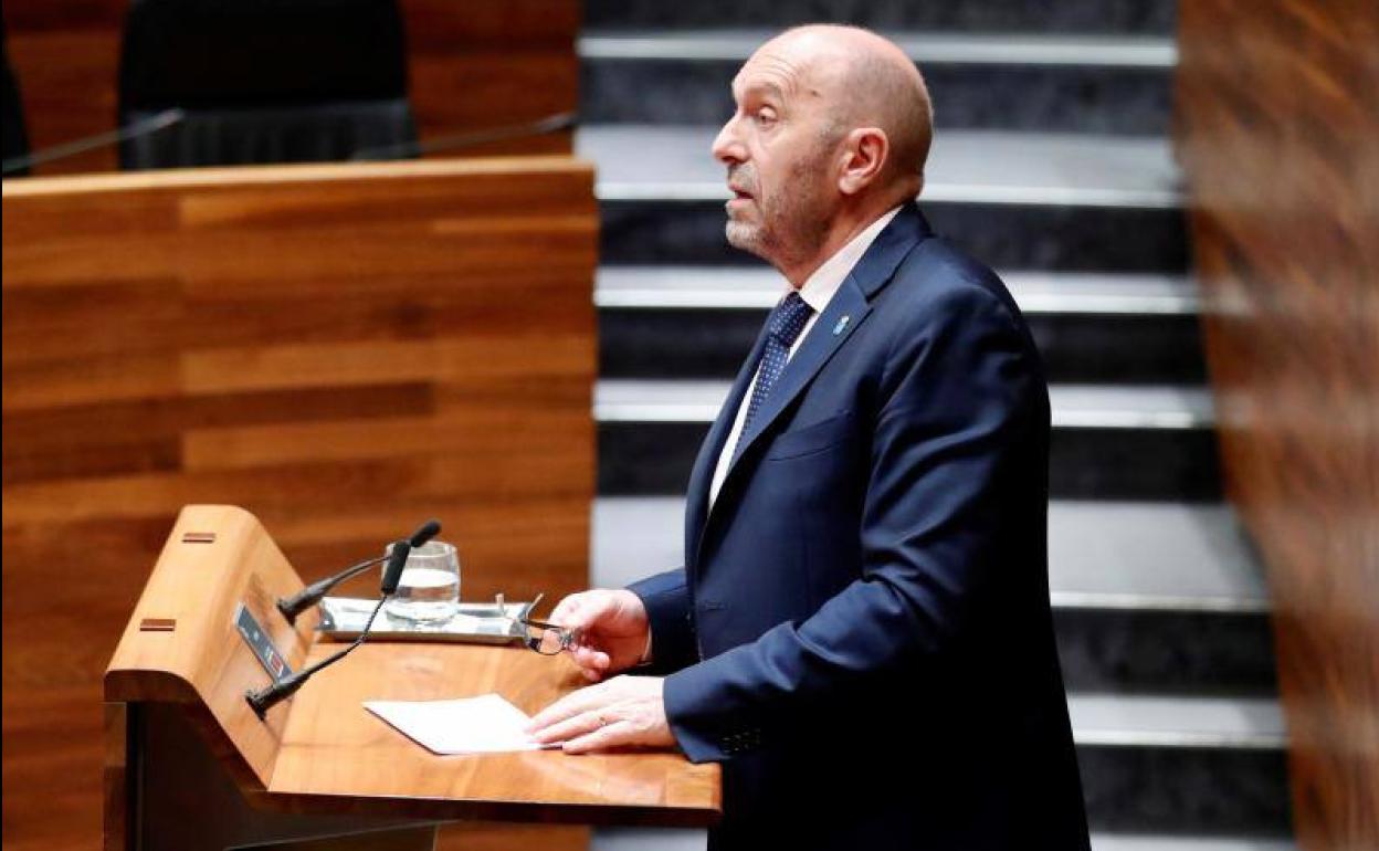 El consejero Juan Cofiño, durante su comparecencia. 