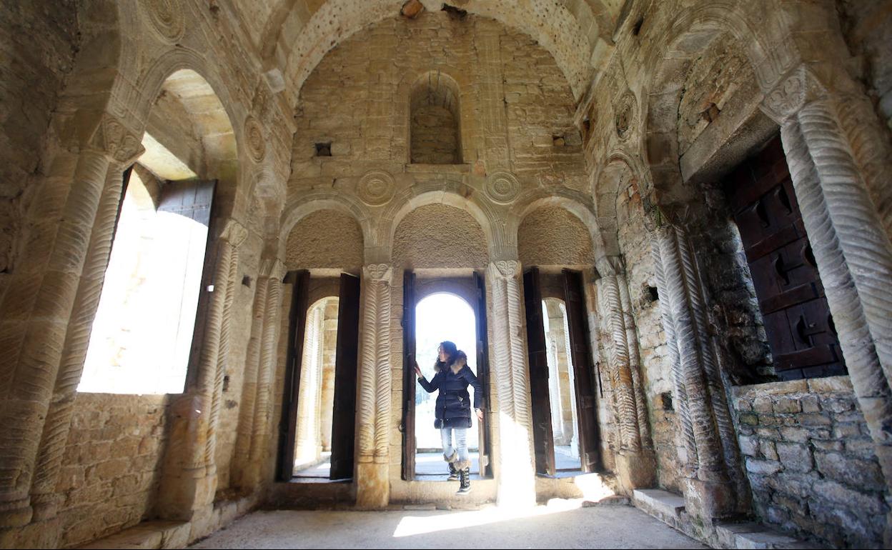 Interior de Santa María del Naranco. 