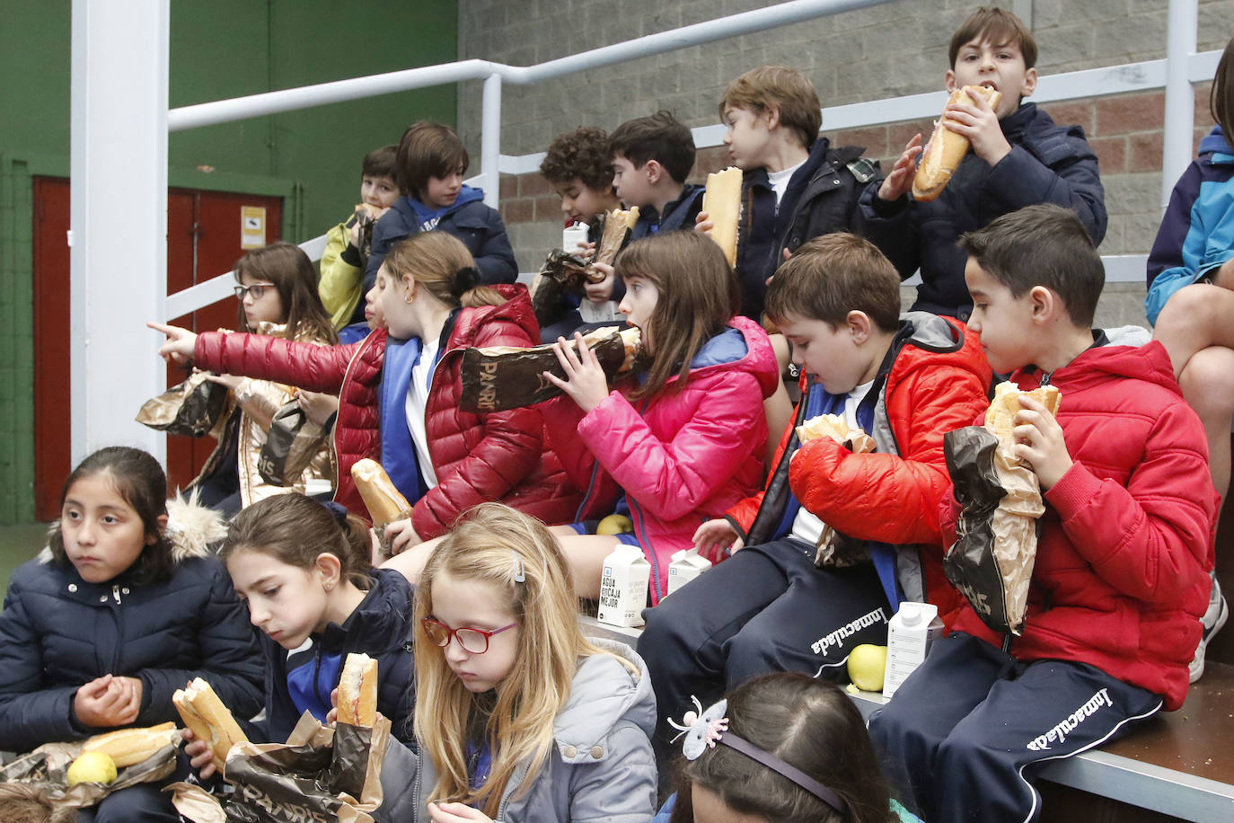 El colegio gijonés celebra el Día del Bocata con múltiples actividades.