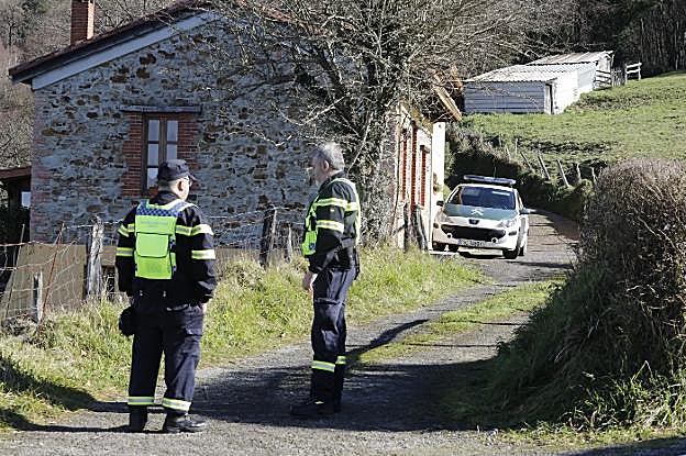 Camino donde fue encontrado el cuerpo sin vida del langreano, en Carbayín Alto. 
