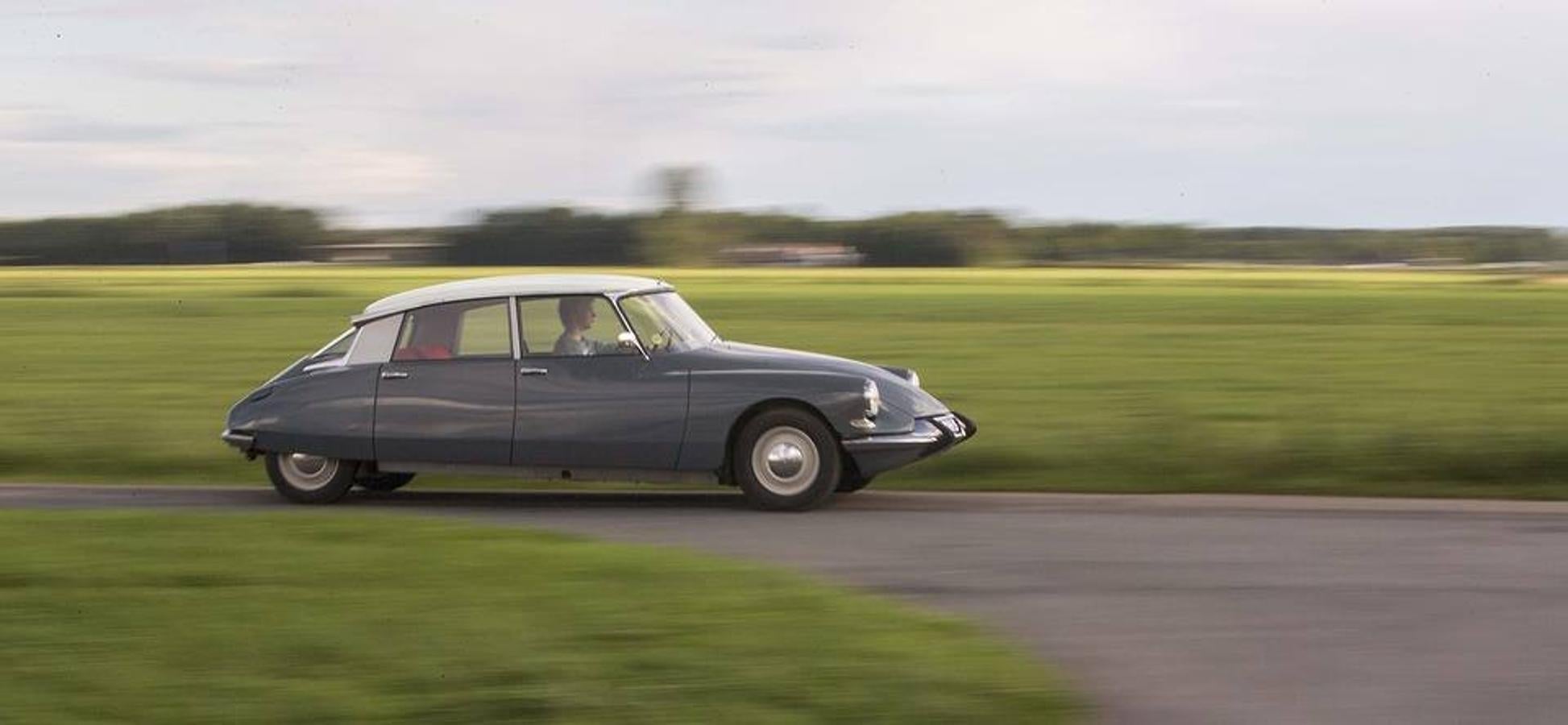 Citroen ds 1967: El Citroën DS ‘Tiburón’ se trató del primer vehículo contemporáneo, un coche que marcaría un antes y un después en la marca, posiblemente su gran obra maestra.