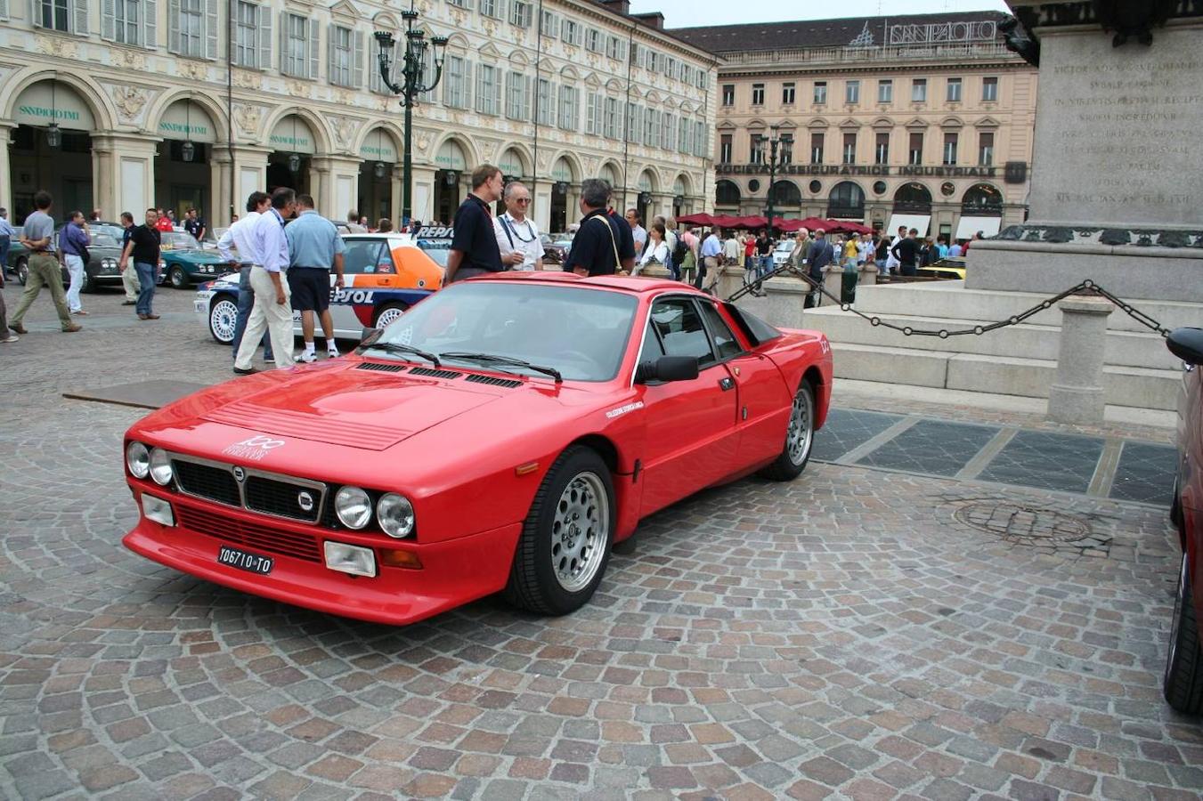 Lancia 037: Puede tratarse de uno de los coches más míticos de los rallys y uno de los que más descata también por su estética deportiva.