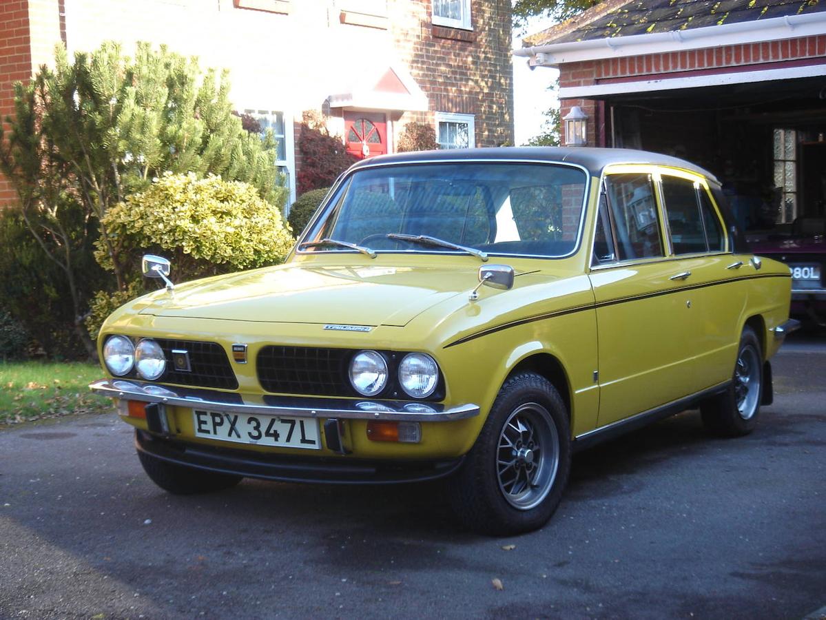 Triumph Dolomite Sprint: Este coche ponía al alcance del gran público europeo la tecnología de 4 válvulas por cilindro diez años antes de que Volkswagen desvelase una culata de igual número de válvulas en un Scirocco. Toda una revolución de la mecánica.