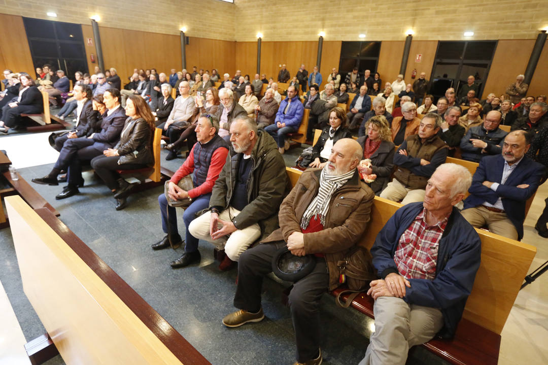 El autor de 'Pescadores', que falleció el pasado 4 de febrero, fue despedido por familiares y amigos al ritmo del tema que él mismo creó.