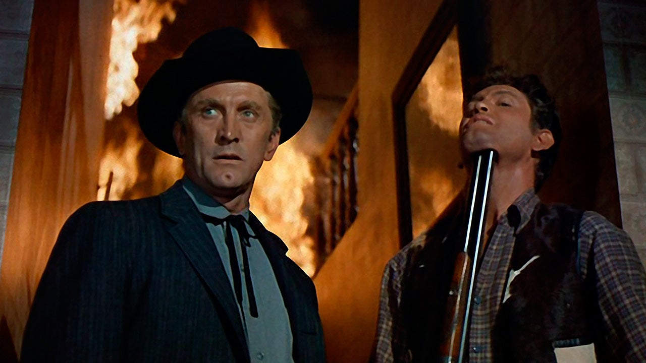 Kirk Douglas en 'El último tren de Gun Hill'.