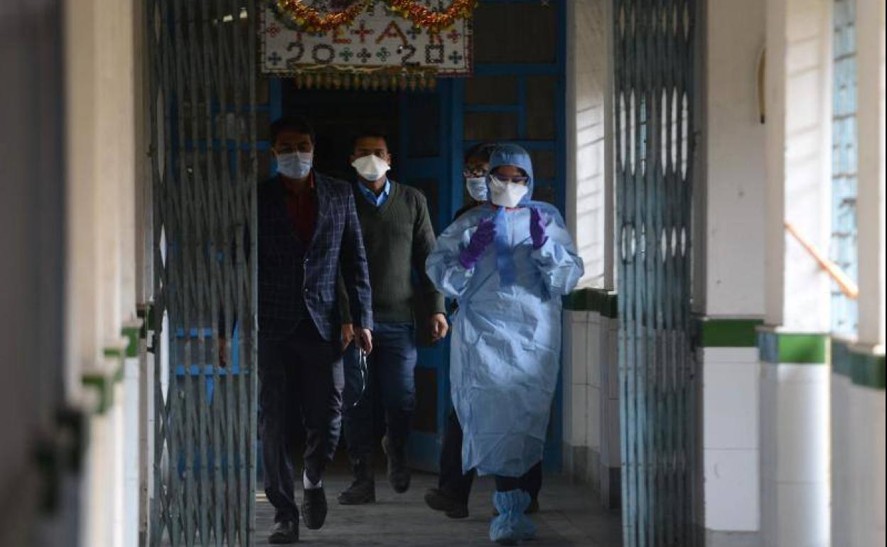 La epidemia del coronavirus supera ya las 700 muertes en China