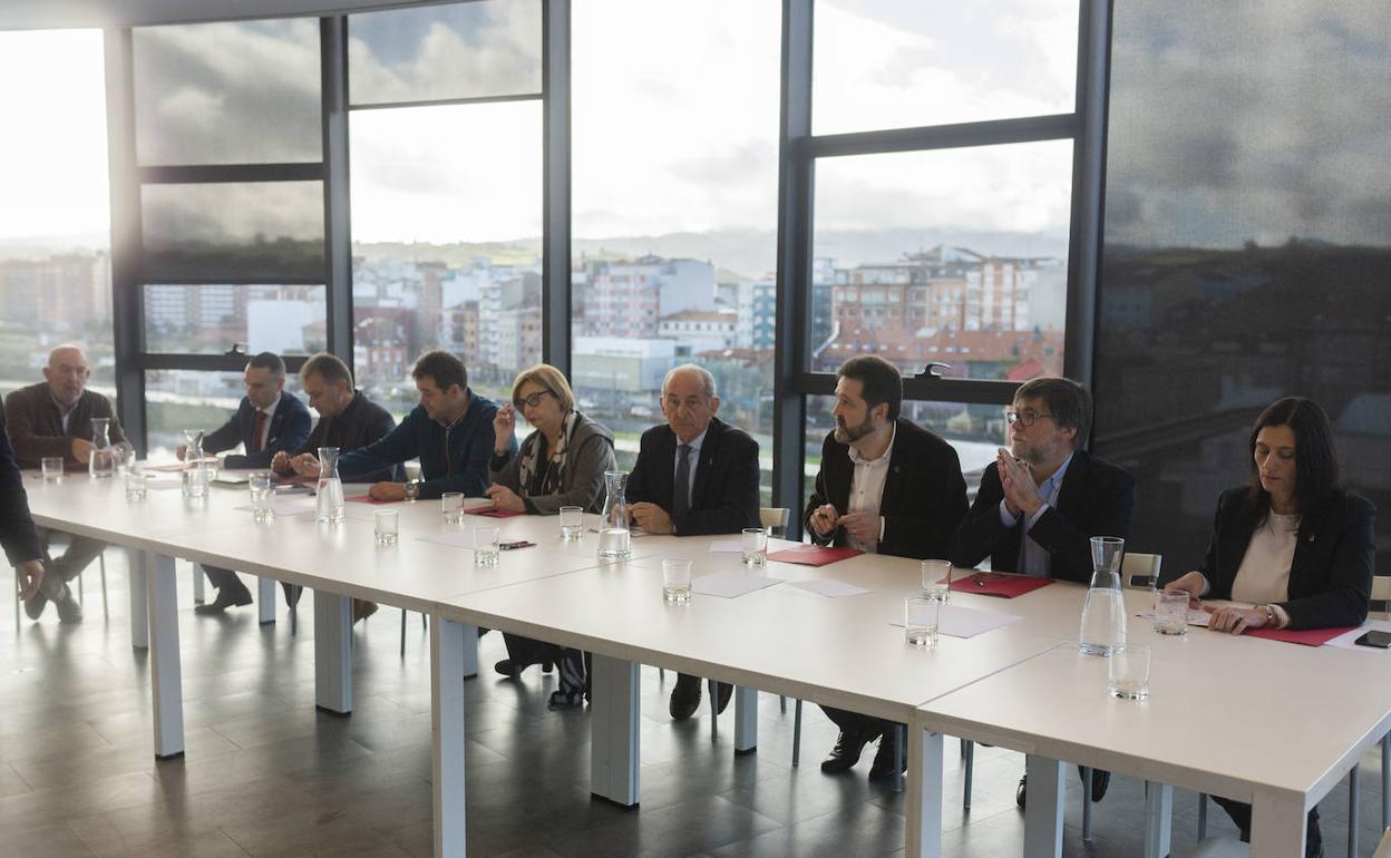 Acto de constitución de la Mesa por la Industria en el Centro Niemeyer. 