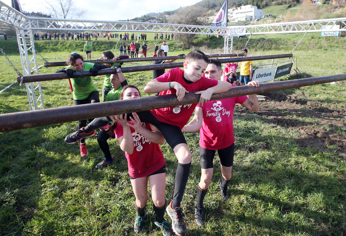 La carrera de Jóvenes Farinatos, reservada para corredores de 13 a 17 años y que cubrieron una distancia de tres kilómetros, dieron protagonismo a las familias. La prueba reina será este domingo.