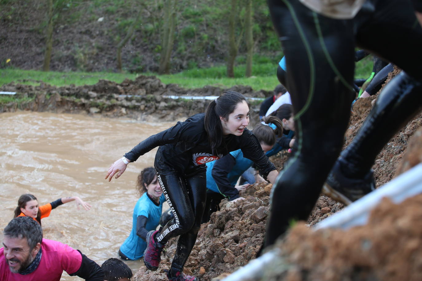 La carrera de Jóvenes Farinatos, reservada para corredores de 13 a 17 años y que cubrieron una distancia de tres kilómetros, dieron protagonismo a las familias. La prueba reina será este domingo.
