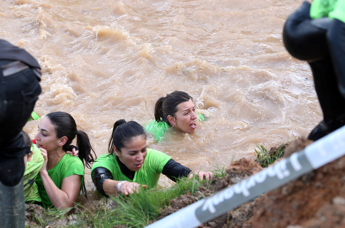 La carrera de Jóvenes Farinatos, reservada para corredores de 13 a 17 años y que cubrieron una distancia de tres kilómetros, dieron protagonismo a las familias. La prueba reina será este domingo.