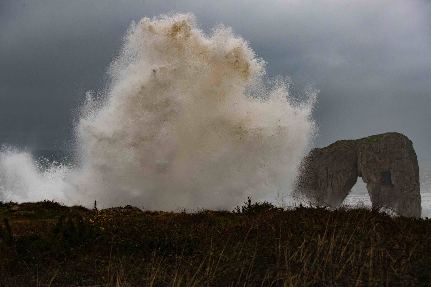 Fotos: Las imágenes que deja el fuerte oleaje en Asturias