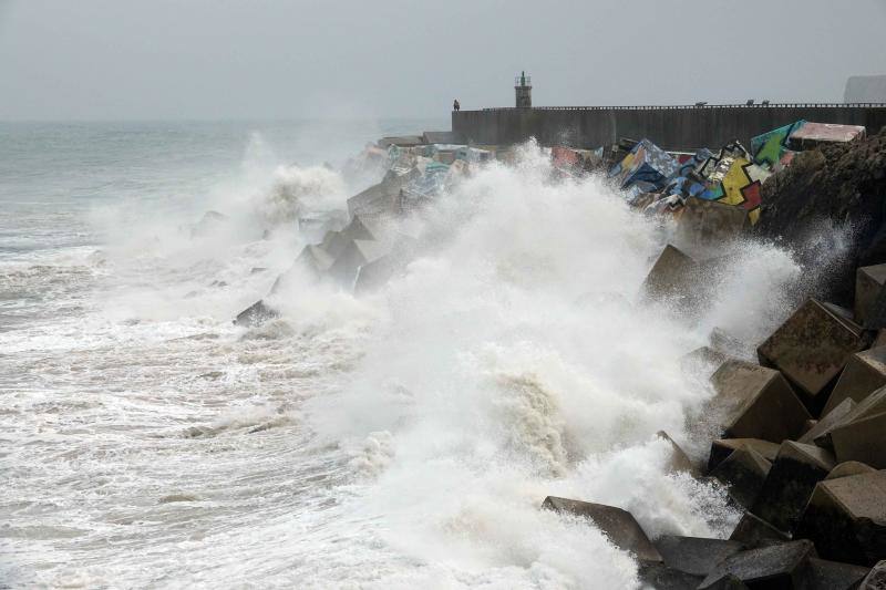 Fotos: Las imágenes que deja el fuerte oleaje en Asturias