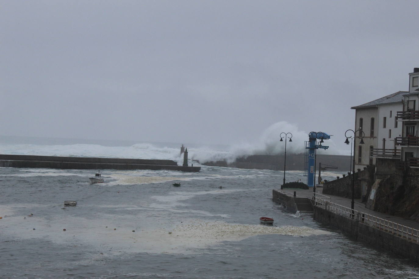 Fotos: Las imágenes que deja el fuerte oleaje en Asturias