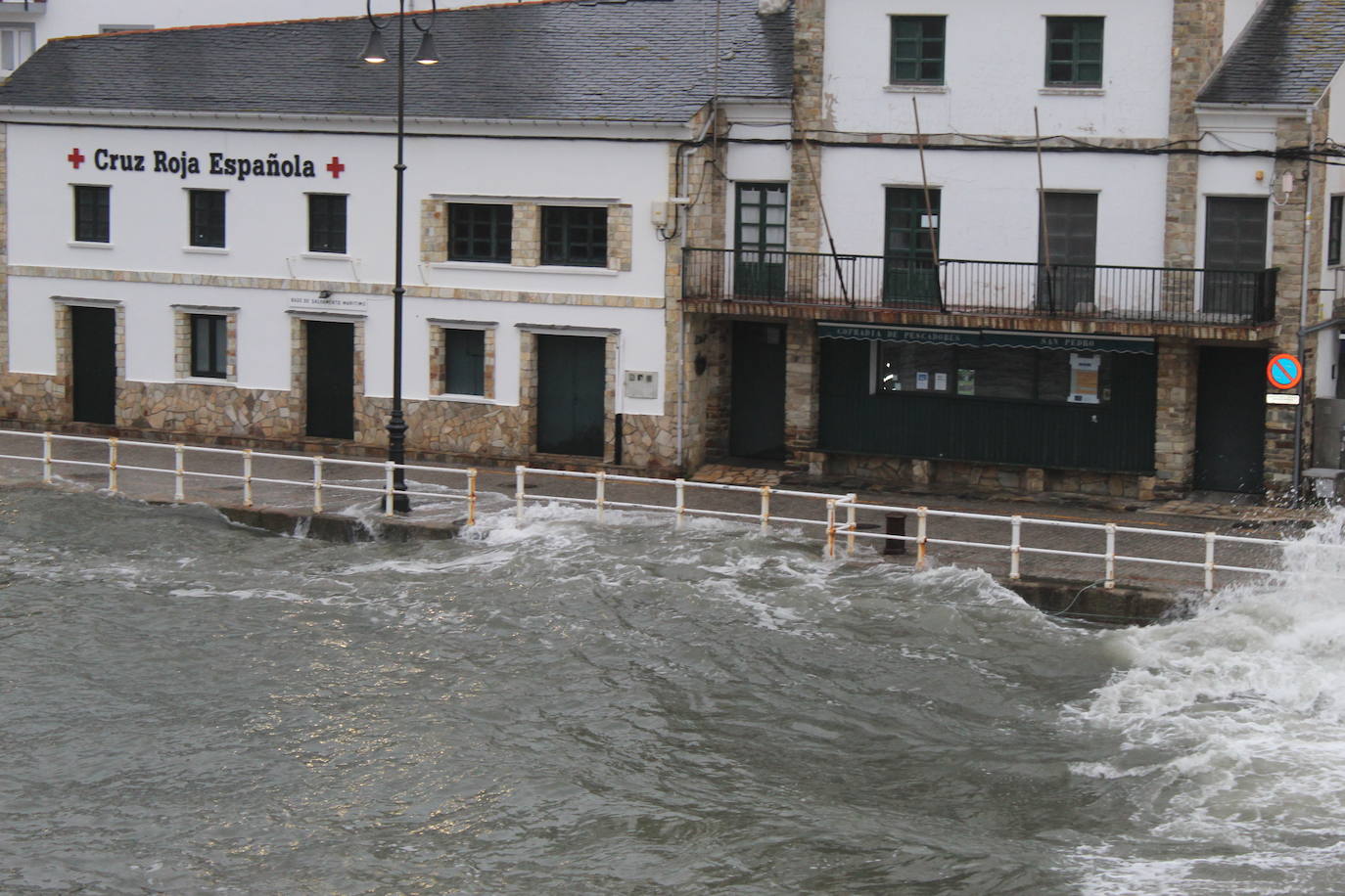 Fotos: Las imágenes que deja el fuerte oleaje en Asturias