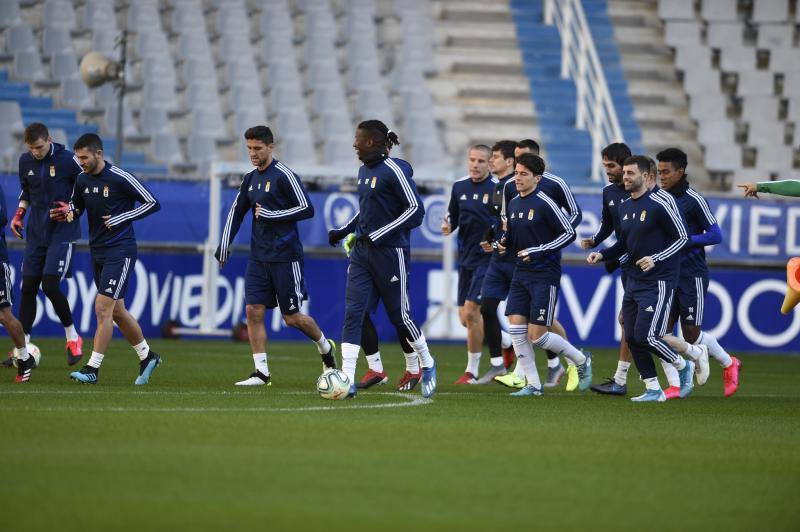 Los jugadores del Real Oviedo han preparado este jueves el encuentro del próximo sábado ante el Alcorcón en el estadio Carlos Tartiere. 