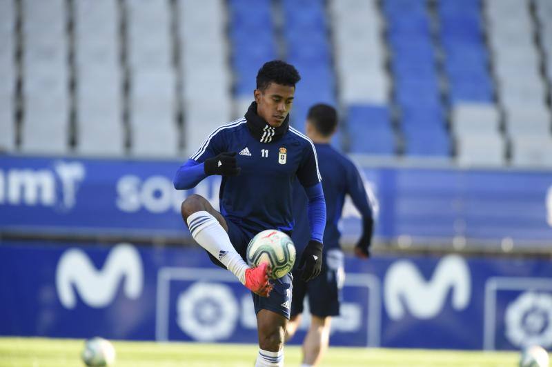 Los jugadores del Real Oviedo han preparado este jueves el encuentro del próximo sábado ante el Alcorcón en el estadio Carlos Tartiere. 