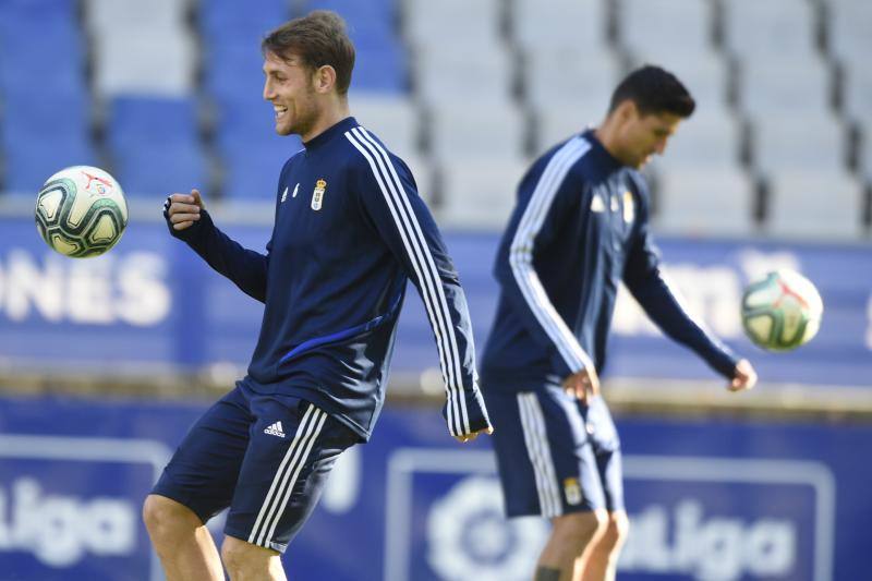 Los jugadores del Real Oviedo han preparado este jueves el encuentro del próximo sábado ante el Alcorcón en el estadio Carlos Tartiere. 