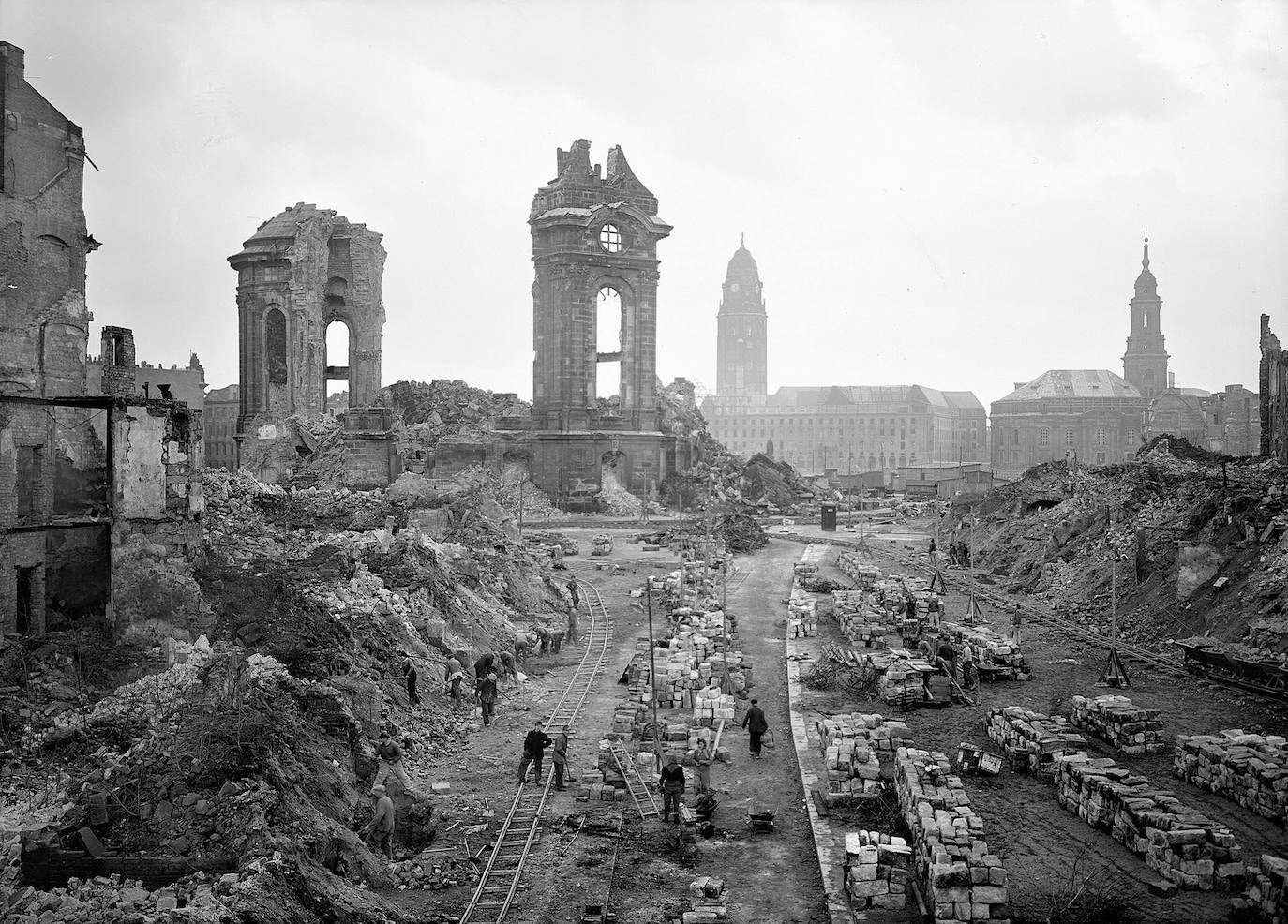 El ataque a la ciudad sajona, el 13 de febrero de 1945, es todavía hoy motivo de encendidas polémicas entre los historiadores