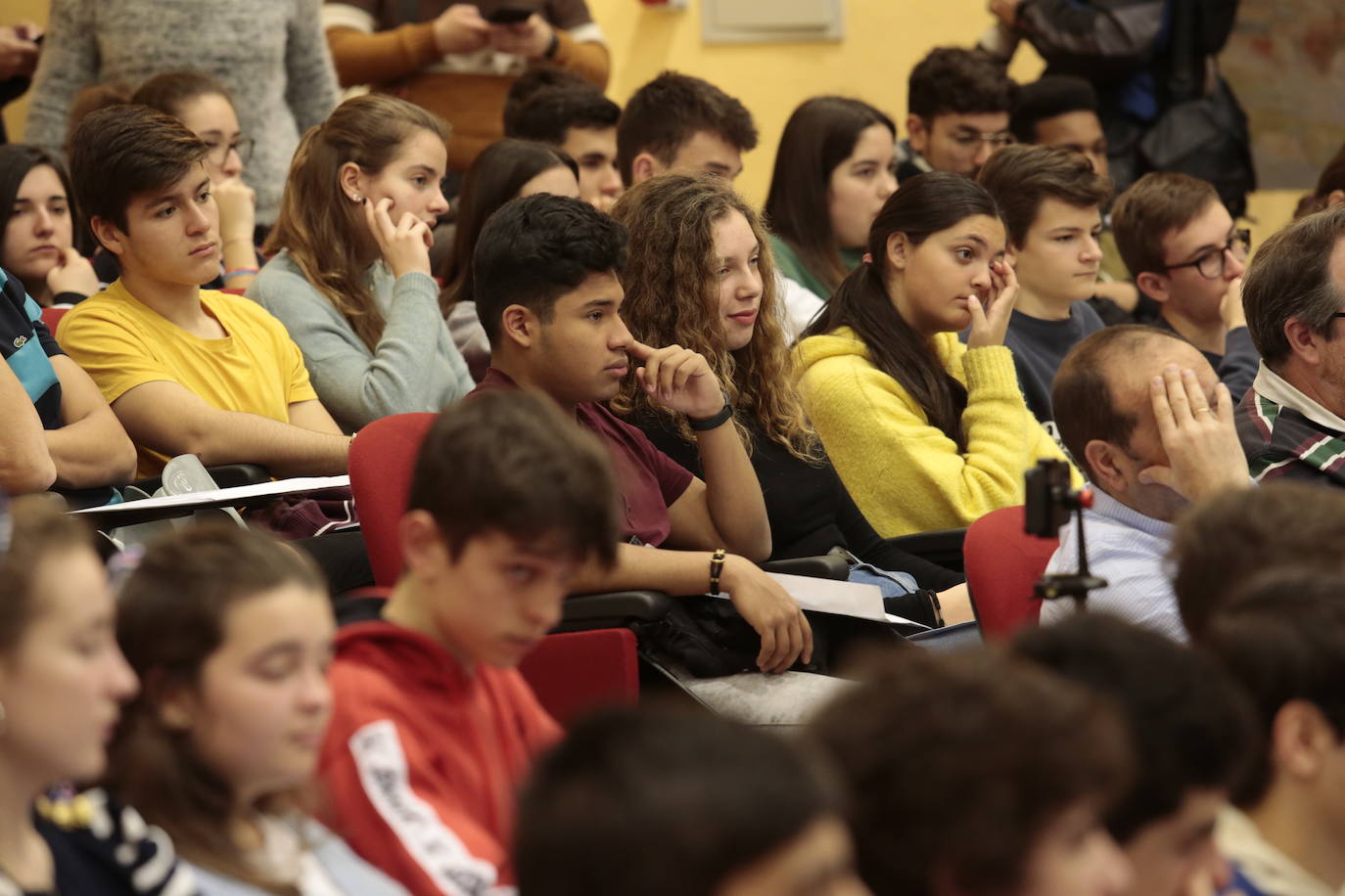 La alcaldesa de Gijón, Ana González, ha acudido a la inauguración de las Jornadas por el Día Internacional de la Mujer y la Niña en la Ciencia, que se celebran en la Escuela Politécnica de Ingenieros. 