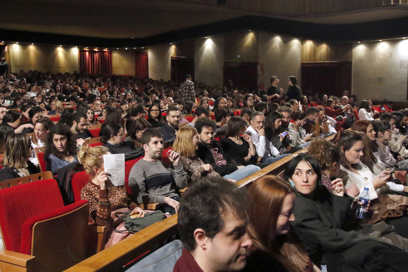El Teatro de La Laboral acogió este viernes la actuación de Zahara.