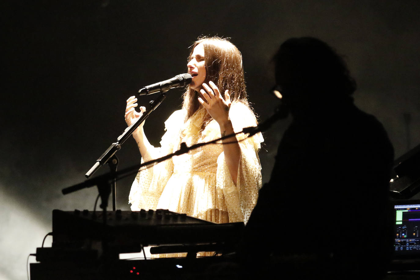 El Teatro de La Laboral acogió este viernes la actuación de Zahara.