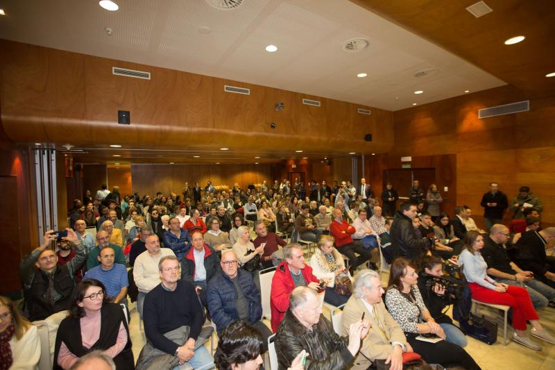 Fotos: Protesta en el acto de la escritora Cristina Seguí