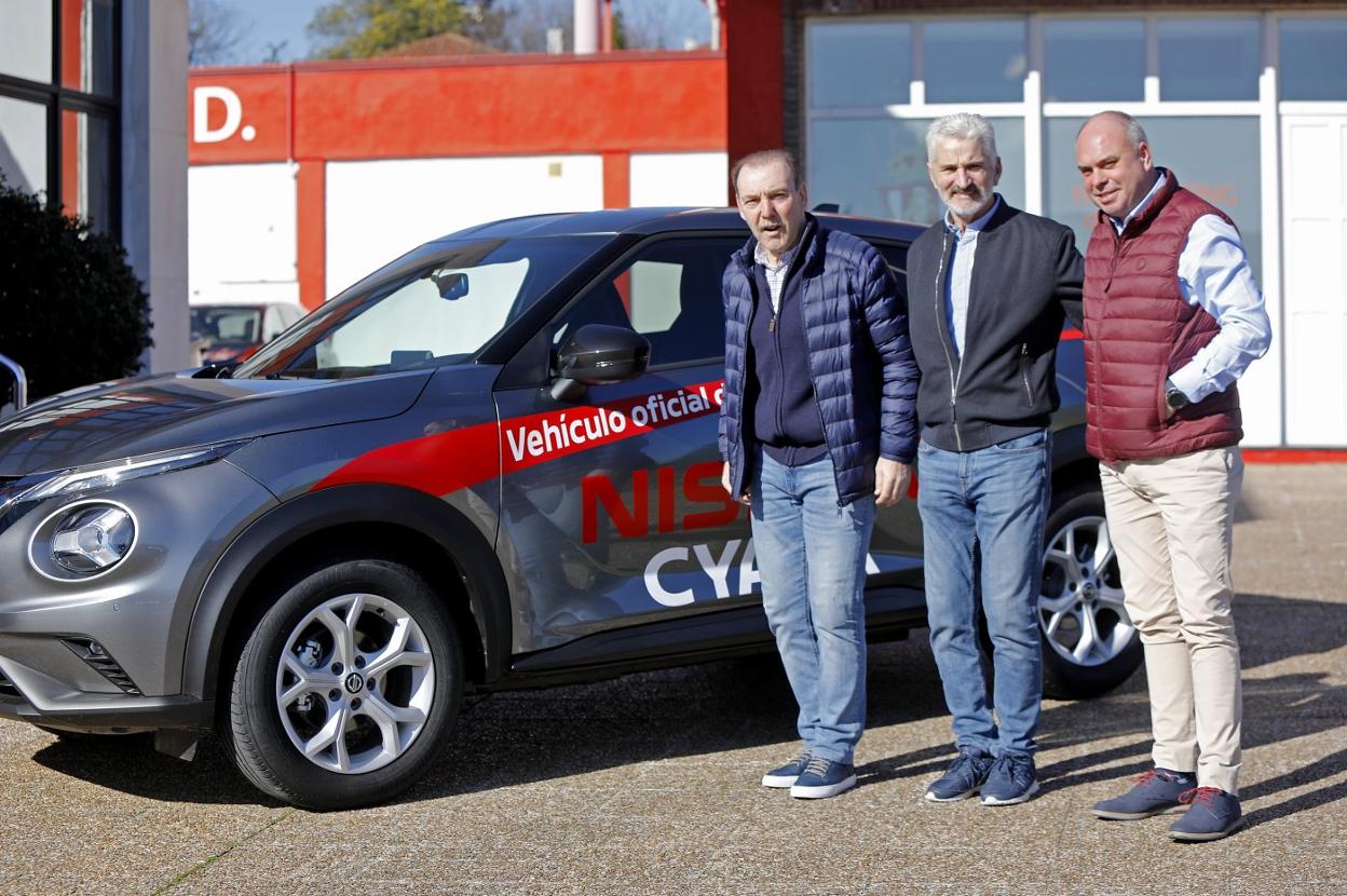 Cundi, Redondo y Alberto Porrúa, que lleva la cartera del Sporting. 