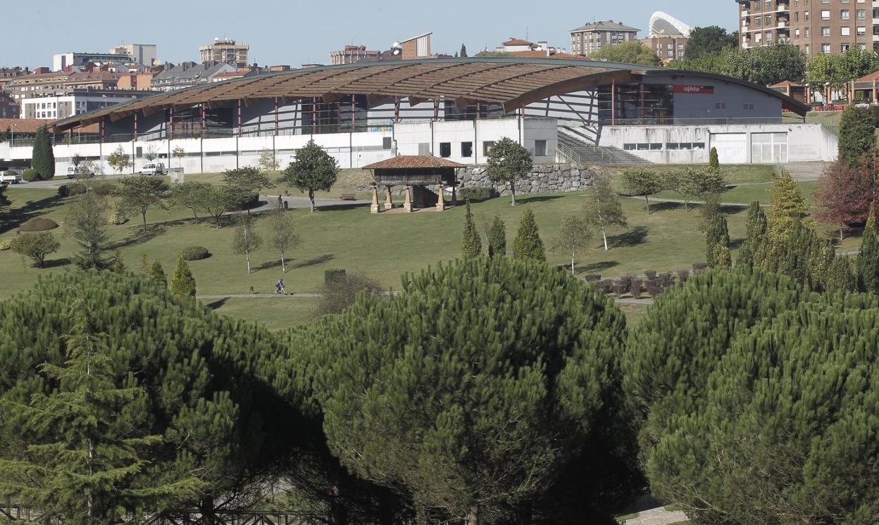 Edificio del Palacio de los Niños en pleno Parque de Invierno. 