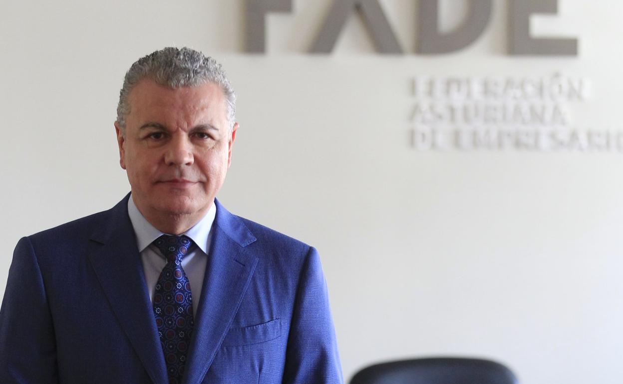 Belarmino Feito, en la sala de juntas de la Federación Asturiana de Empresarios. 