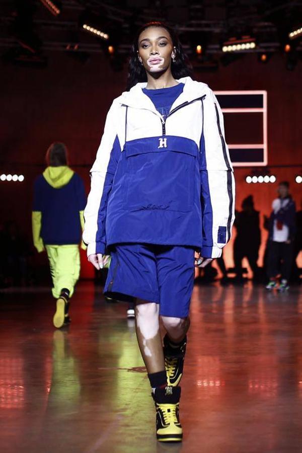 Fotos: Diversidad y moda sostenible en el desfile de Tommy Hilfiger