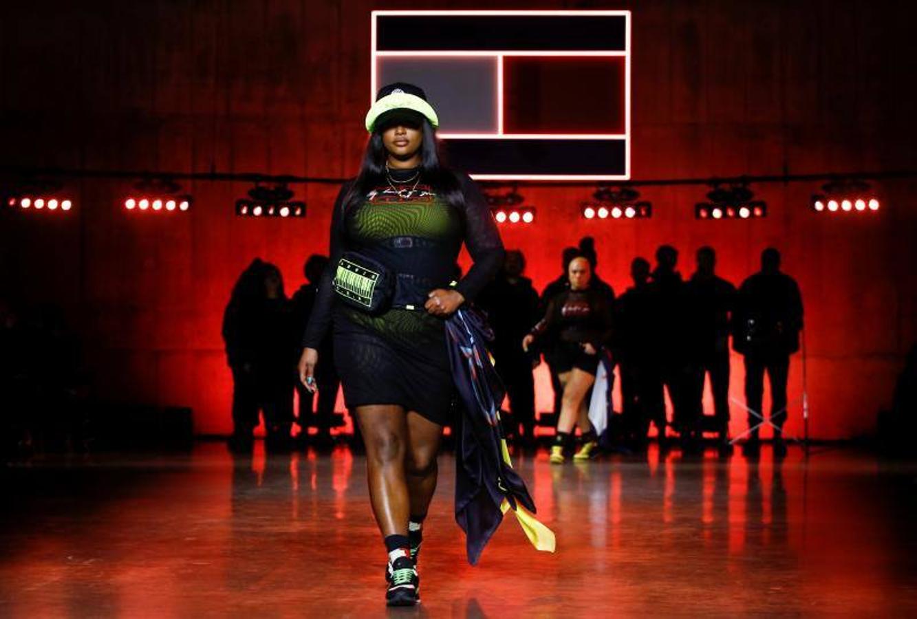 Fotos: Diversidad y moda sostenible en el desfile de Tommy Hilfiger