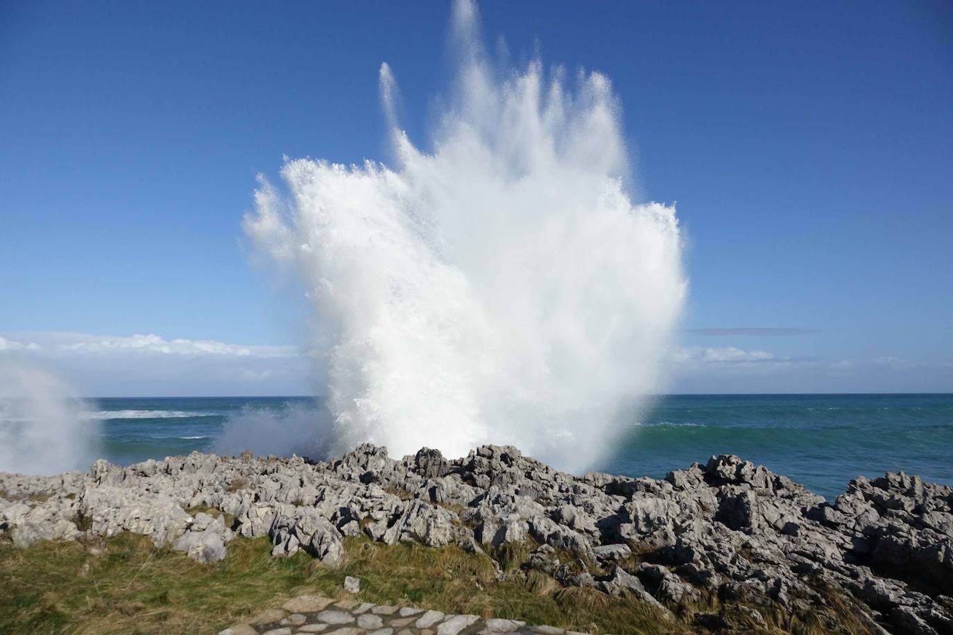 Fotos: Las imágenes que deja el fuerte oleaje en el litoral asturiano
