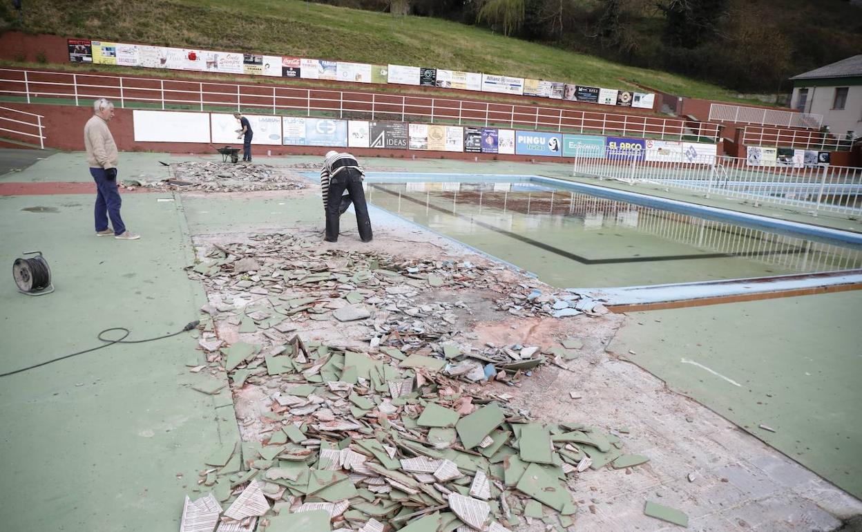 Los voluntarios sustituirán el material actual por hormigón inyectado, que requiere menos mantenimiento. 